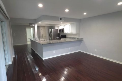Casa en alquiler en Saint Petersburg, Florida, 3 dormitorios, 166.02 m2 № 1913035 - foto 7