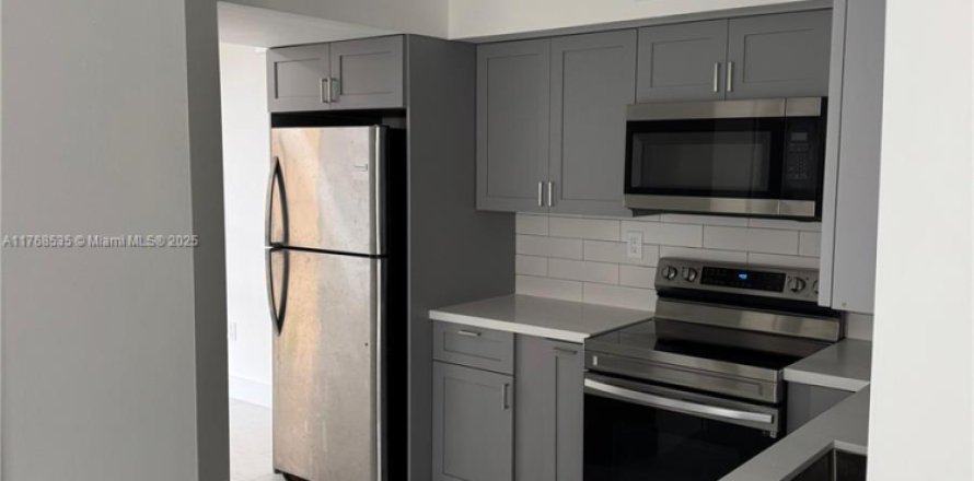 Condo in Coral Gables, Florida, 2 bedrooms  № 2012748