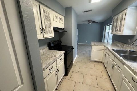 House in Spring Hill, Florida 3 bedrooms, 104.79 sq.m. № 1746831 - photo 3