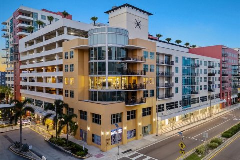 Copropriété à vendre à Tampa, Floride: 2 chambres, 201.51 m2 № 2407034 - photo 2