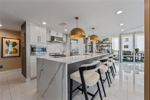 Copropriété à vendre à Tampa, Floride: 2 chambres, 201.51 m2 № 2407034 - photo 7