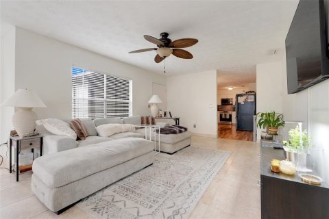 Condo in Orlando, Florida, 3 bedrooms  № 1771268 - photo 8