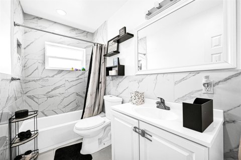 Villa ou maison à vendre à Miami Gardens, Floride: 3 chambres, 143.91 m2 № 1897744 - photo 2