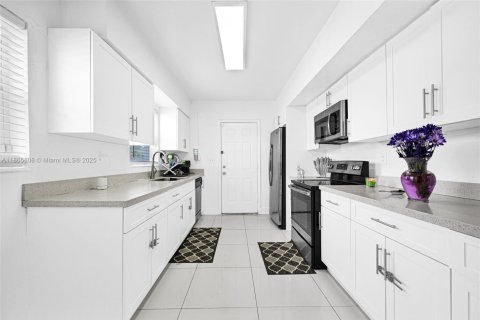 Villa ou maison à vendre à Miami Gardens, Floride: 3 chambres, 143.91 m2 № 1897744 - photo 10