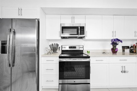 Villa ou maison à vendre à Miami Gardens, Floride: 3 chambres, 143.91 m2 № 1897744 - photo 13