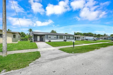 Villa ou maison à vendre à Miami Gardens, Floride: 3 chambres, 143.91 m2 № 1897744 - photo 22