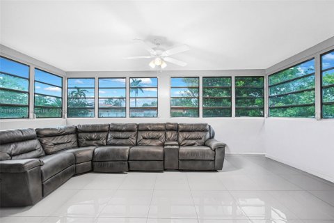 Villa ou maison à vendre à Miami Gardens, Floride: 3 chambres, 143.91 m2 № 1897744 - photo 19