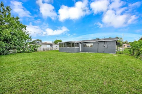 Villa ou maison à vendre à Miami Gardens, Floride: 3 chambres, 143.91 m2 № 1897744 - photo 23