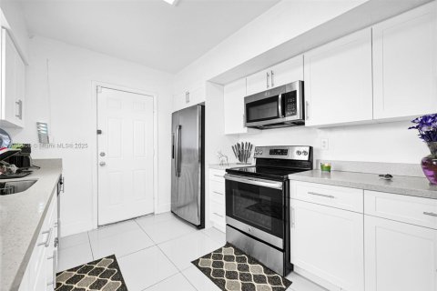 Villa ou maison à vendre à Miami Gardens, Floride: 3 chambres, 143.91 m2 № 1897744 - photo 14