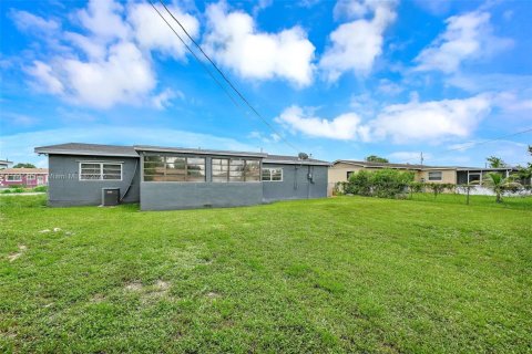 Villa ou maison à vendre à Miami Gardens, Floride: 3 chambres, 143.91 m2 № 1897744 - photo 24