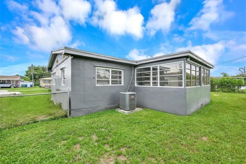Villa ou maison à vendre à Miami Gardens, Floride: 3 chambres, 143.91 m2 № 1897744 - photo 26