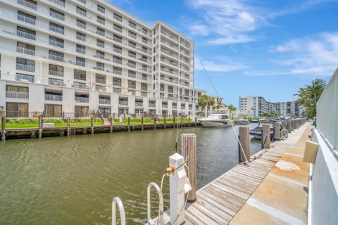 Condo in Fort Lauderdale, Florida, 2 bedrooms  № 2191542 - photo 30
