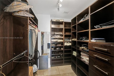 Casa en venta en North Miami Beach, Florida, 5 dormitorios, 286.42 m2 № 1973467 - foto 23