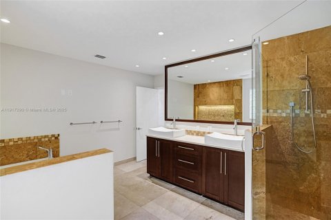 Casa en venta en North Miami Beach, Florida, 5 dormitorios, 286.42 m2 № 1973467 - foto 26