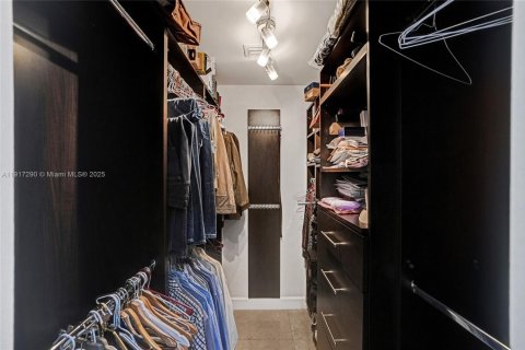 Casa en venta en North Miami Beach, Florida, 5 dormitorios, 286.42 m2 № 1973467 - foto 22