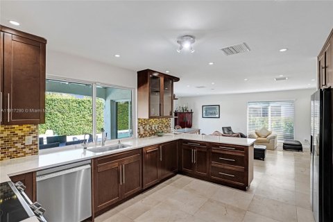 Casa en venta en North Miami Beach, Florida, 5 dormitorios, 286.42 m2 № 1973467 - foto 9