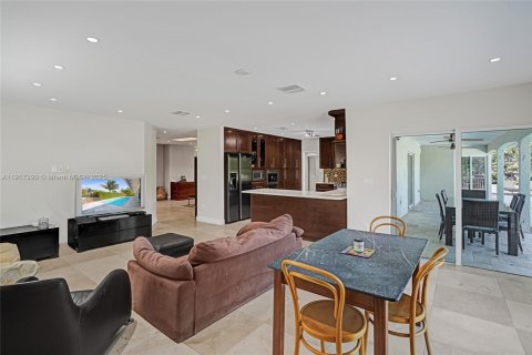 Casa en venta en North Miami Beach, Florida, 5 dormitorios, 286.42 m2 № 1973467 - foto 16