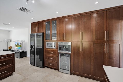 Casa en venta en North Miami Beach, Florida, 5 dormitorios, 286.42 m2 № 1973467 - foto 19