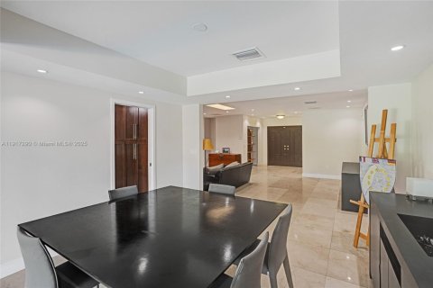 Casa en venta en North Miami Beach, Florida, 5 dormitorios, 286.42 m2 № 1973467 - foto 21