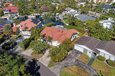 Casa en venta en North Miami Beach, Florida, 5 dormitorios, 286.42 m2 № 1973467 - foto 2