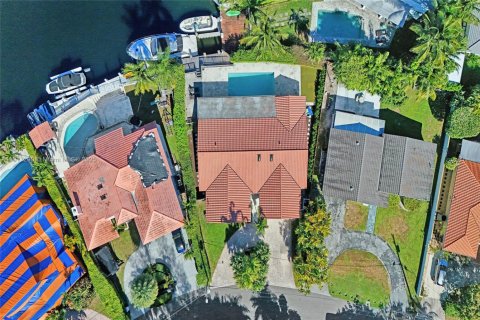 Casa en venta en North Miami Beach, Florida, 5 dormitorios, 286.42 m2 № 1973467 - foto 3