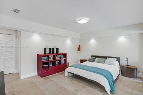Casa en venta en North Miami Beach, Florida, 5 dormitorios, 286.42 m2 № 1973467 - foto 30
