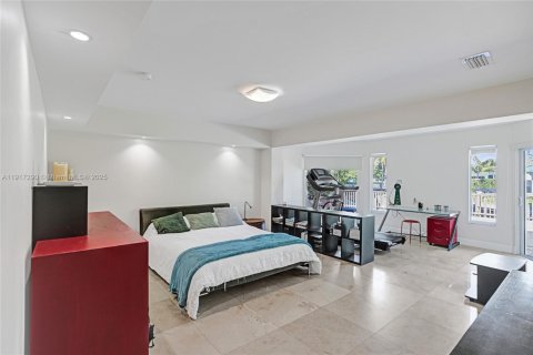 Casa en venta en North Miami Beach, Florida, 5 dormitorios, 286.42 m2 № 1973467 - foto 28