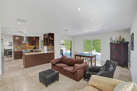 Casa en venta en North Miami Beach, Florida, 5 dormitorios, 286.42 m2 № 1973467 - foto 15