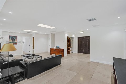 Casa en venta en North Miami Beach, Florida, 5 dormitorios, 286.42 m2 № 1973467 - foto 11
