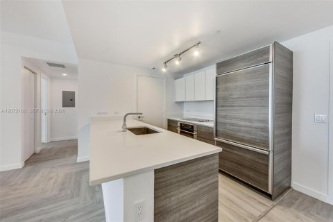 Condo in Miami, Florida, 1 bedroom № 2313769 - photo 5