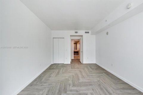 Condo in Miami, Florida, 1 bedroom № 2313769 - photo 11