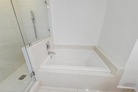 Condo in Miami, Florida, 1 bedroom № 2313769 - photo 10