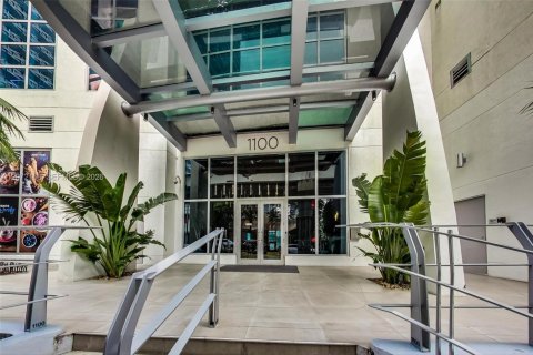 Condo in Miami, Florida, 1 bedroom № 2313769 - photo 2