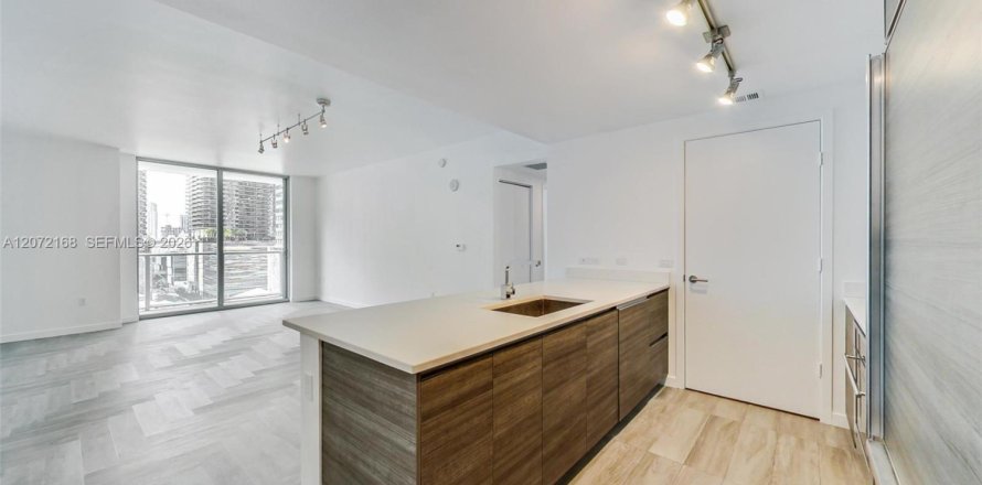 Condo in Miami, Florida, 1 bedroom № 2313769