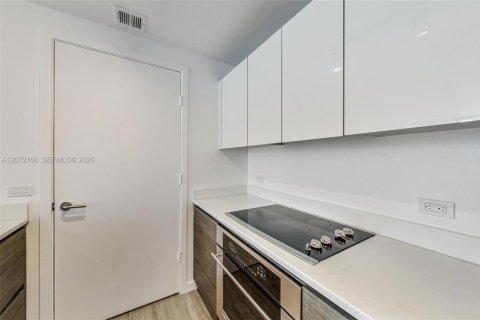 Condo in Miami, Florida, 1 bedroom № 2313769 - photo 6