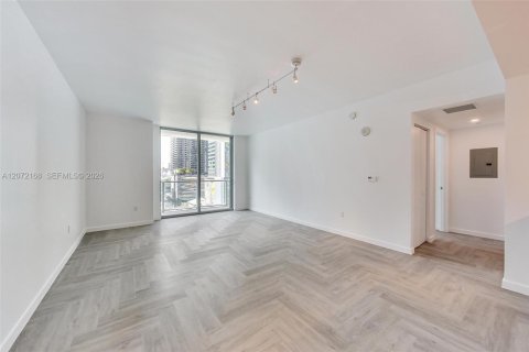 Condo in Miami, Florida, 1 bedroom № 2313769 - photo 4