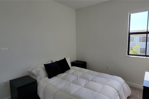 Снять в аренду таунхаус в Хомстед, Флорида 3 спальни, 149.76м2, № 1964976 - фото 25