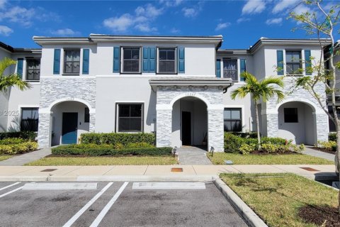 Снять в аренду таунхаус в Хомстед, Флорида 3 спальни, 149.76м2, № 1964976 - фото 2