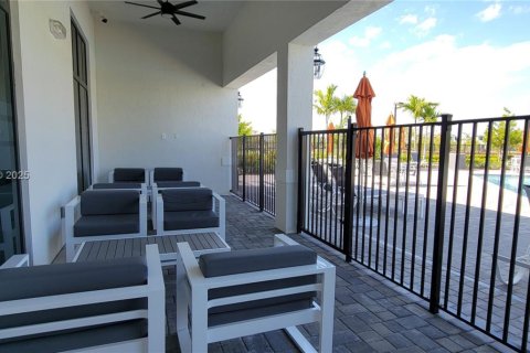 Снять в аренду таунхаус в Хомстед, Флорида 3 спальни, 149.76м2, № 1964976 - фото 5