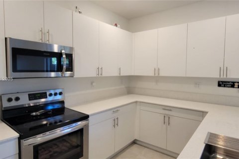 Снять в аренду таунхаус в Хомстед, Флорида 3 спальни, 149.76м2, № 1964976 - фото 20