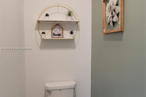 Снять в аренду таунхаус в Хомстед, Флорида 3 спальни, 149.76м2, № 1964976 - фото 22