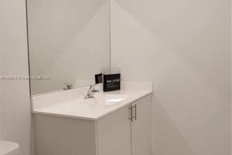 Снять в аренду таунхаус в Хомстед, Флорида 3 спальни, 149.76м2, № 1964976 - фото 26