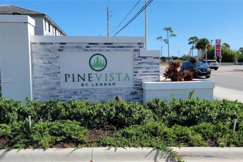 Снять в аренду таунхаус в Хомстед, Флорида 3 спальни, 149.76м2, № 1964976 - фото 1