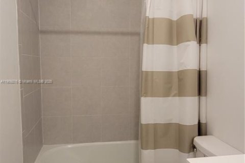 Снять в аренду таунхаус в Хомстед, Флорида 3 спальни, 149.76м2, № 1964976 - фото 27