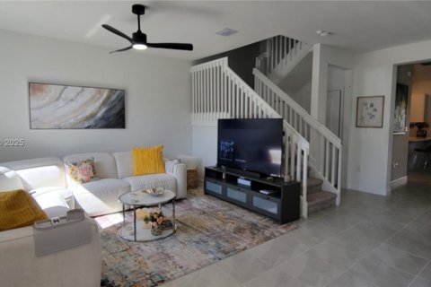 Снять в аренду таунхаус в Хомстед, Флорида 3 спальни, 149.76м2, № 1964976 - фото 15