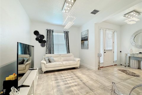 Villa ou maison à vendre à Kissimmee, Floride: 4 chambres, 223.71 m2 № 1884104 - photo 8