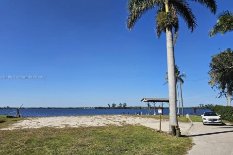 Land in Fort Myers, Florida № 1836383 - photo 2