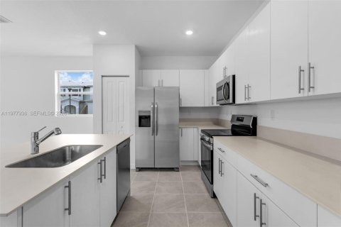 Adosado en venta en Florida City, Florida, 4 dormitorios, 150.04 m2 № 2042559 - foto 6