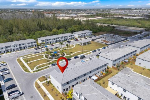 Adosado en venta en Florida City, Florida, 4 dormitorios, 150.04 m2 № 2042559 - foto 28