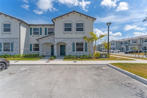 Adosado en Florida City, Florida 4 dormitorios, 150.04 m2 № 2042559